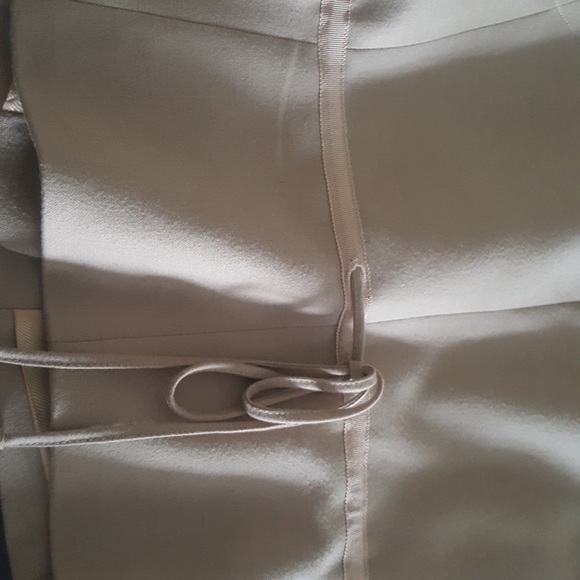 Ladies Suit.  BCBG Max Azeris Soft wool Capri Suit. - Picture 6 of 8